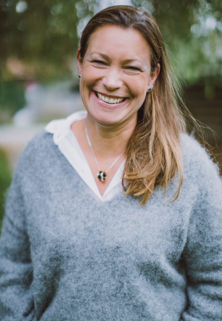 Carola Kissel lacht in die Kamera